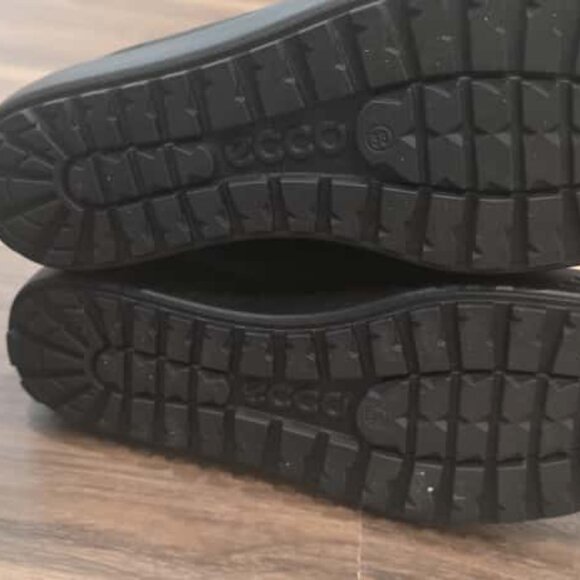 ECCO Soft 7 TRED Gore-TEX High Sneaker Womens size EU38/US 7 in Black Oil Nubuck - Picture 2 of 6